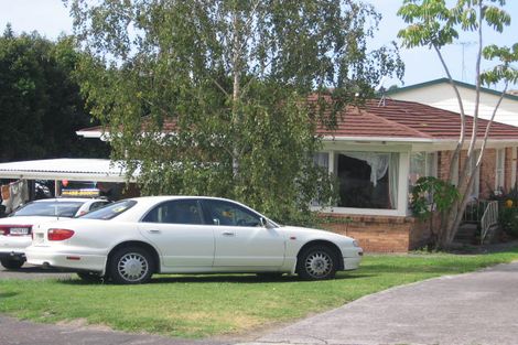 Photo of property in 1/17 Woodall Place, Totara Vale, Auckland, 0627