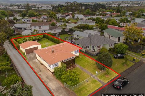 Photo of property in 24 Montmere Avenue, Te Atatu Peninsula, Auckland, 0610