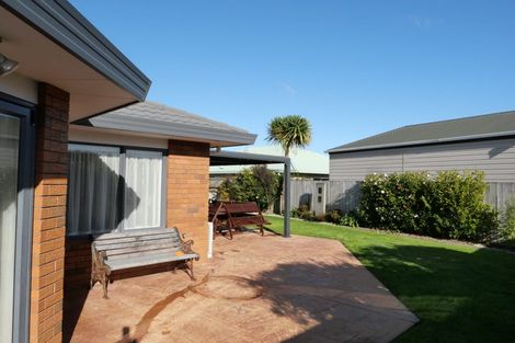 Photo of property in 68 Guildford Drive, Paraparaumu, 5032