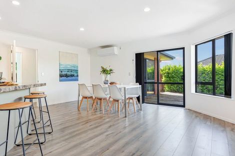 Photo of property in 22 Whitford Place, Rototuna North, Hamilton, 3210