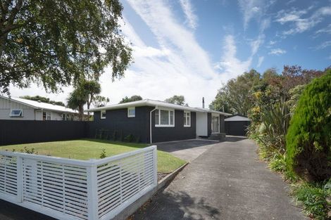 Photo of property in 15 Ruamahanga Crescent, Terrace End, Palmerston North, 4410