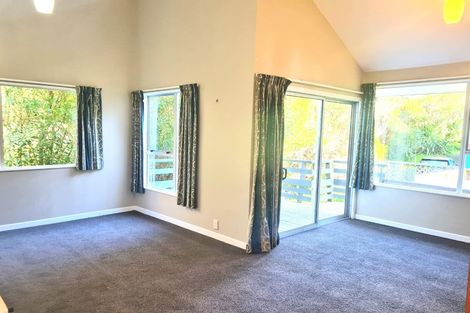 Photo of property in 13a Kingsbridge Place, Newlands, Wellington, 6037