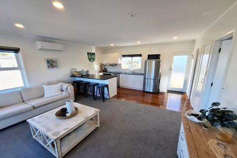 Photo of property in 6/18 Parr Terrace, Castor Bay, Auckland, 0620