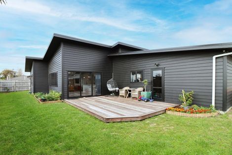 Photo of property in 4 Devon Lane, Carterton, 5713