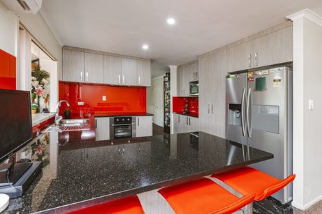 Photo of property in 17 Reyland Close, Weymouth, Auckland, 2103