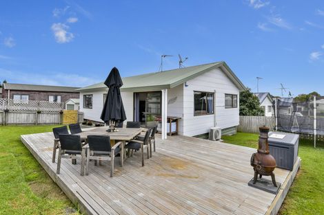 Photo of property in 3a Nerissa Place, Randwick Park, Auckland, 2105