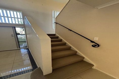 Photo of property in 2 Oakhurst Avenue, Flat Bush, Auckland, 2019