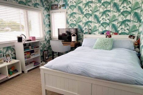 Photo of property in 17 Morley Street, New Plymouth, 4310