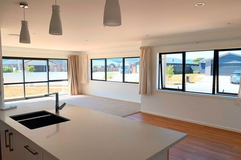 Photo of property in 5 Filmer Crescent, Wallaceville, Upper Hutt, 5018
