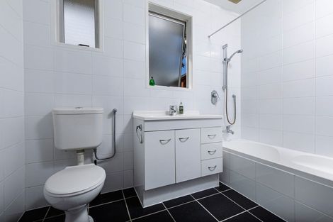 Photo of property in 36 Chilcott Road, Henderson, Auckland, 0612