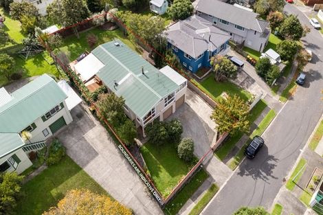 Photo of property in 9 Ellesmere Crescent, Pakuranga Heights, Auckland, 2010