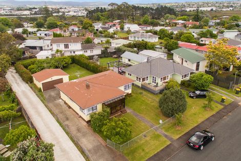 Photo of property in 24 Montmere Avenue, Te Atatu Peninsula, Auckland, 0610
