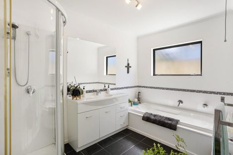 Photo of property in 32a Bath Street, Brighton, Dunedin, 9035