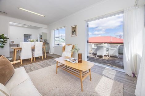 Photo of property in 22 Forest Lake Road, Forest Lake, Hamilton, 3200