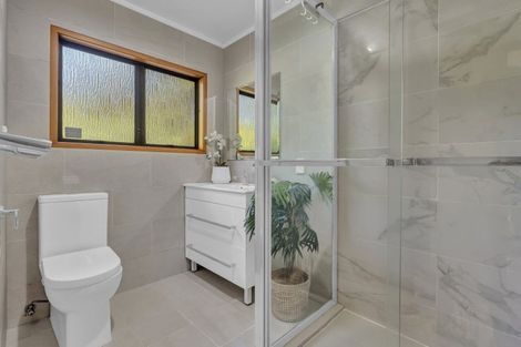 Photo of property in 14 Deverell Place, Northcross, Auckland, 0632