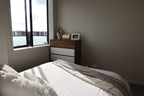 Photo of property in 3/22 Kerewhenua Crescent, Hobsonville, 0616