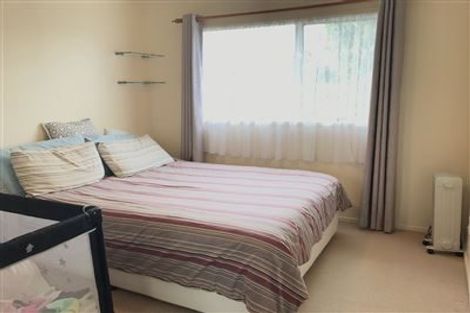 Photo of property in 17 Theban Place, Totara Vale, Auckland, 0629