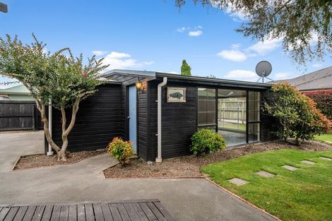 Photo of property in 77 Farquhars Road, Redwood, Christchurch, 8051