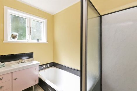 Photo of property in 160 Parkvale Road, Karori, Wellington, 6012