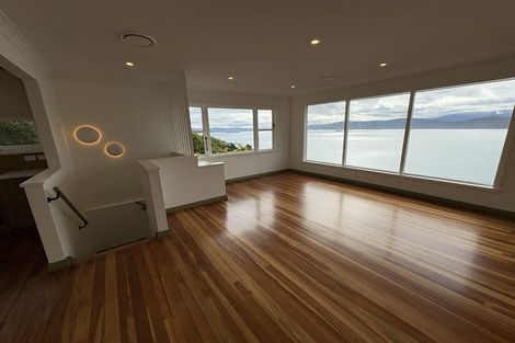 Photo of property in 71 Seatoun Heights Road, Seatoun, Wellington, 6022