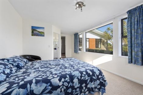 Photo of property in 22 Wilson Grove, Normandale, Lower Hutt, 5010