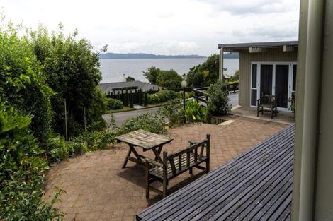 Photo of property in 14 Manahi Avenue, Kawaha Point, Rotorua, 3010