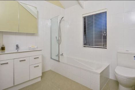 Photo of property in 2/23 Sunnynook Road, Forrest Hill, Auckland, 0620