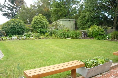 Photo of property in 52 Timaru Road, Waimate, 7924