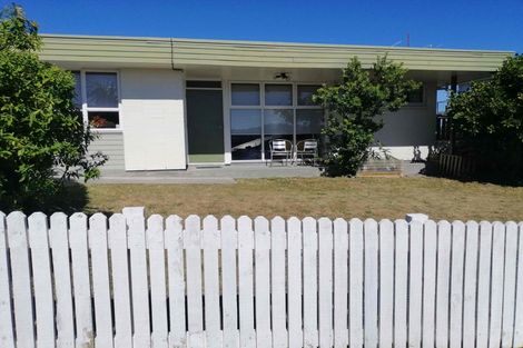 Photo of property in 17 Duchess Place, Maupuia, Wellington, 6022