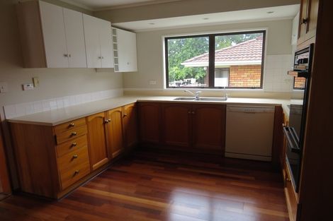 Photo of property in 10 Lexington Drive, Botany Downs, Auckland, 2010