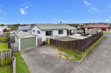 Photo of property in 3a Nerissa Place, Randwick Park, Auckland, 2105
