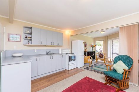 Photo of property in 13 Framalda Place, Conifer Grove, Takanini, 2112