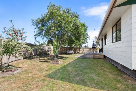 Photo of property in 34 Kowhai Street, Tokomaru, Palmerston North, 4474