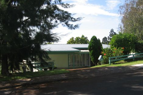 Photo of property in 24 Pokapu Street, Titirangi, Auckland, 0600