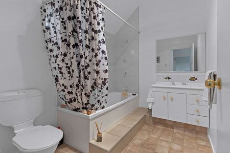 Photo of property in 2 Calverton Place, Halswell, Christchurch, 8025