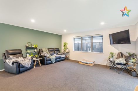 Photo of property in 2 Mooring Close, Whitby, Porirua, 5024