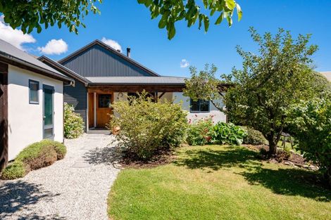 Photo of property in 6 Meadowbrook Place, Wanaka, 9305