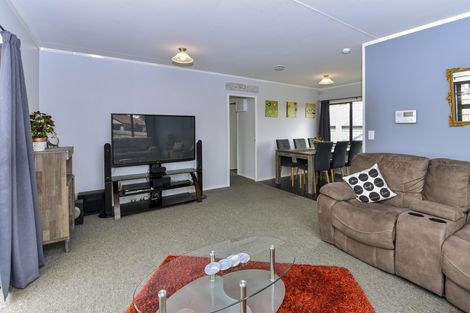 Photo of property in 3a Nerissa Place, Randwick Park, Auckland, 2105