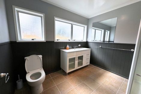 Photo of property in 9 Woodhouse Place, West Harbour, Auckland, 0618