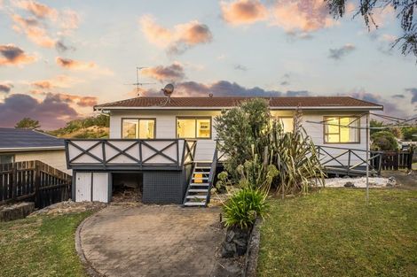 Photo of property in 16 Parkinson Close, Whitby, Porirua, 5024