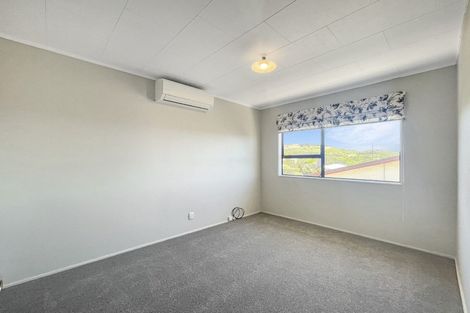 Photo of property in 7 Sunhaven Drive, Newlands, Wellington, 6037