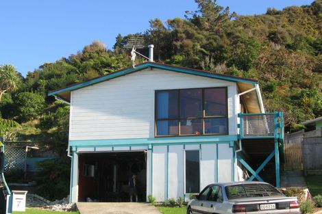 Photo of property in 7 Bogle Grove, Stokes Valley, Lower Hutt, 5019