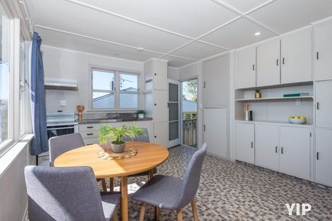 Photo of property in 11 Link Road, Newlands, Wellington, 6037