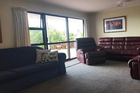 Photo of property in 2 View Road, Shelly Park, Auckland, 2014