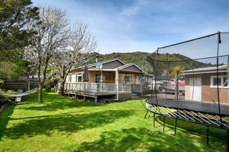 Photo of property in 31 Wairau Road, Picton, 7220