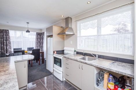 Photo of property in 26 Rhodes Drive, Kelvin Grove, Palmerston North, 4414