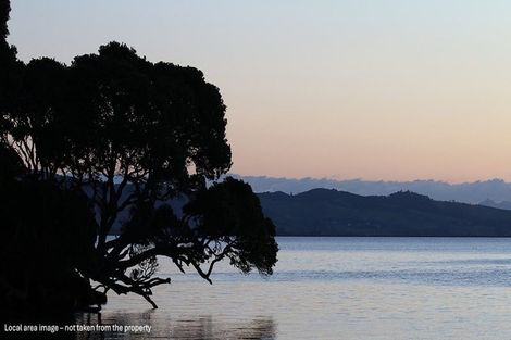 Photo of property in 47 Te Taniwha Road, One Tree Point, 0118