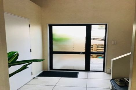 Photo of property in 2/2 Deverell Place, Northcross, Auckland, 0632