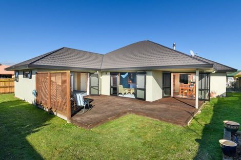 Photo of property in 16 Presidential Drive, Milson, Palmerston North, 4414