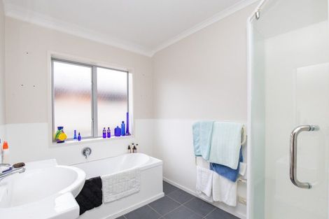 Photo of property in 10 Harris Place, Ngatea, 3503